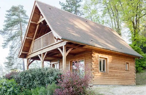 Sarlat-la-Caneda Ski Chalet | Homerez - Cozy Chalet in Sarlat-la-Canéda with Shared Pool