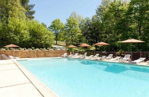 Sarlat-la-Caneda Ski Chalet | Homerez - Cozy Chalet in Sarlat-la-Canéda with Shared Pool