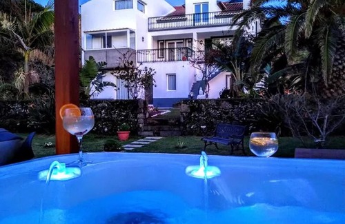 Caloura House | Homerez - Elegant res. in Agua De Pau