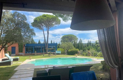 Palaja Villa | Homerez - Exceptional Villa in Palaja with Indoor and Outdoor Pools