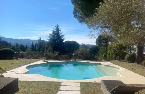 Palaja Villa | Homerez - Exceptional Villa in Palaja with Indoor and Outdoor Pools