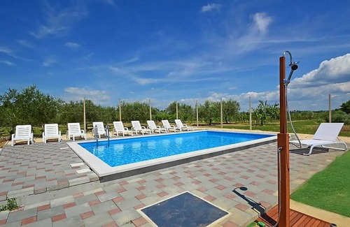Buje Villa | Homerez - Family villa in Buje with pool and sea view
