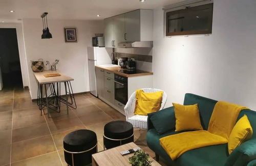 Ecuelles Apartment | Homerez - Apt in Moret-Loing-et-Orvanne