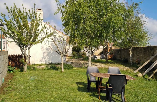 Saint-Michel-en-l'Herm House | Homerez - House in Saint-Michel-en-l'Herm