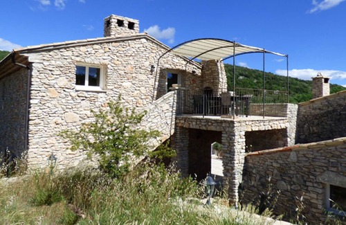 Simiane-la-Rotonde House | Homerez - House for 8 ppl. with shared pool and jacuzzi at Simaine La Rotonde
