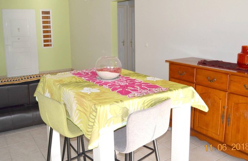 Saint-Pierre House | Homerez - House 5 km away from the beach for 7 ppl. with garden at Saint-Pierre