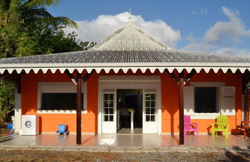Saint-Pierre House | Homerez - House 5 km away from the beach for 7 ppl. with garden at Saint-Pierre