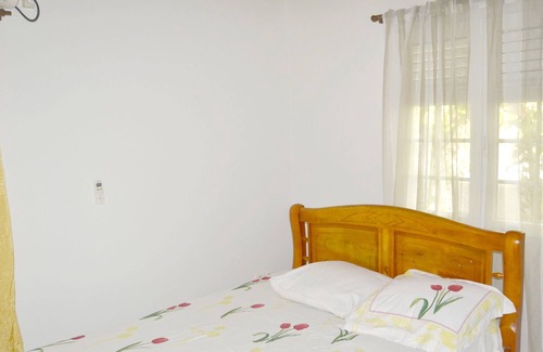 Saint-Pierre House | Homerez - House 5 km away from the beach for 7 ppl. with garden at Saint-Pierre