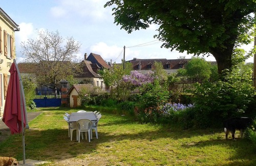 Coulaures House | Homerez - House for 14 ppl. with swimming-pool, garden and terrace at Coulaures