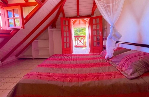 Sainte-Rose House | Homerez - House for 4 ppl. with shared pool, sea view and garden at Sainte-Rose