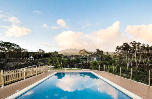 Sao Roque do Pico House | Homerez - House for 4 ppl. with shared pool, jacuzzi and sea view at Lajido