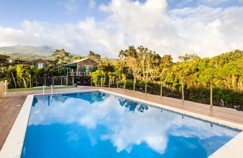 Sao Roque do Pico House | Homerez - House for 4 ppl. with shared pool, jacuzzi and sea view at Lajido