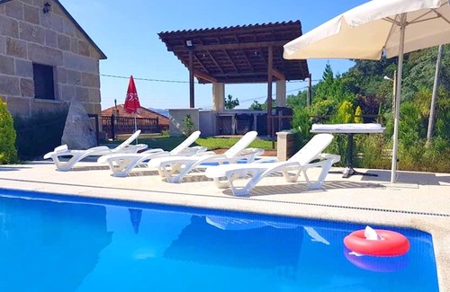 A Lama House | Homerez - House for 8 ppl. with swimming-pool, jacuzzi and garden at Pontevedra