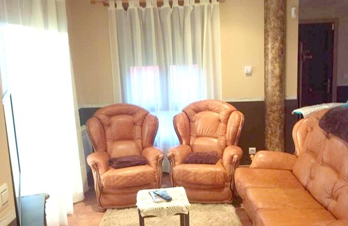 A Lama House | Homerez - House for 8 ppl. with swimming-pool, jacuzzi and garden at Pontevedra