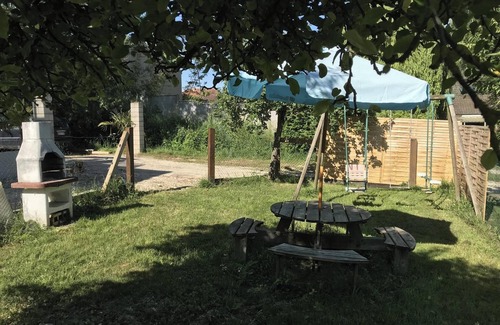 Chavot-Courcourt House | Homerez - House with Garden in Chavot-Courcourt