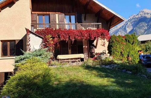 Guillestre Ski Chalet | Homerez - Large cottage With mountain view and balcony