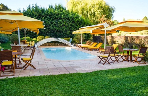 Forcalquier Apartment | Homerez last minute deal - Amazing apartment with shared pool