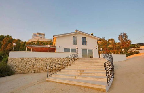 Favara Villa | Homerez - Magnificent Villa in Favara with Sea View