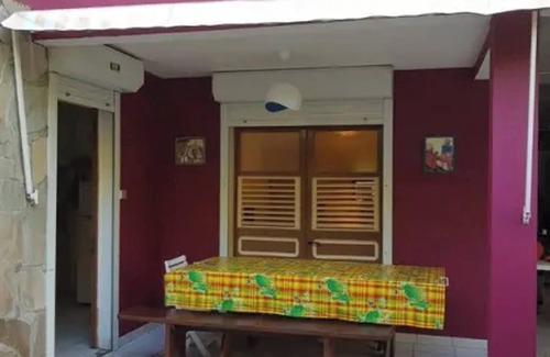 Le Lamentin Apartment | Homerez - Modern apartment in Le Lamentin with enclosed garden