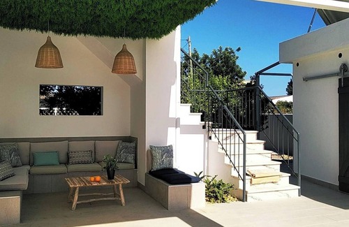 Vale de Seixos Apartment | Homerez - Modern apartment in Estói with shared pool.
