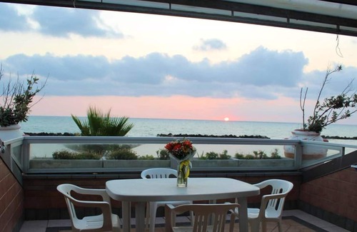 Francavilla al Mare Apartment | Homerez - Nice studio for 2 ppl. with sea view at Francavilla al Mare