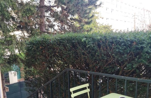 Chatou Apartment | Homerez - Nice appartement for 5 ppl. with garden and balcony at Chatou