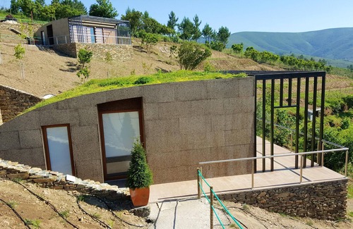 Seia House | Homerez - Nice bungalow for 6 ppl. with shared pool and terrace at Furtado