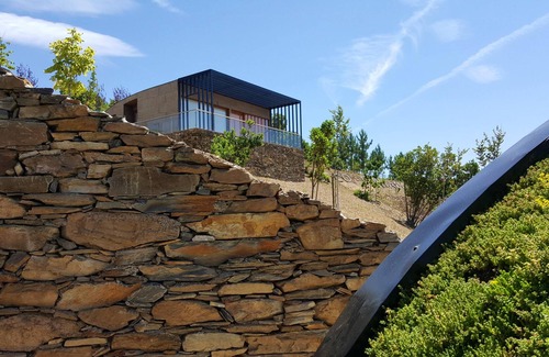 Seia House | Homerez - Nice bungalow for 6 ppl. with shared pool and terrace at Furtado