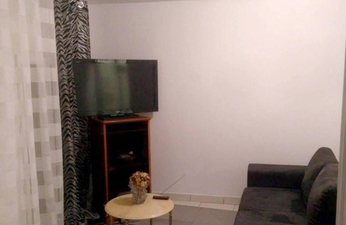 Montgeron House | Homerez - Nice house for 2 ppl. with terrace at Montgeron