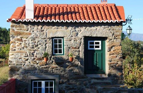 Fundao House | Homerez - Nice house for 2 ppl. with garden and terrace at Souto da Casa