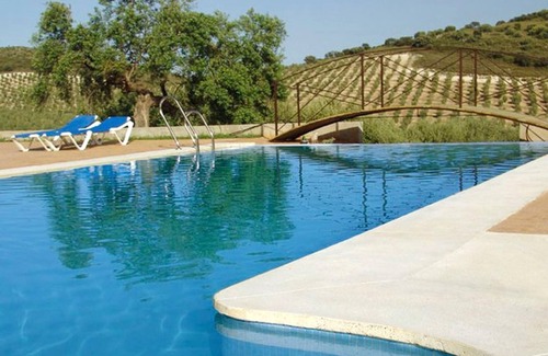 Estepa House | Homerez - Nice house for 4 ppl. with shared pool and terrace at Estepa