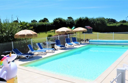 Nehou House | Homerez - Nice house for 4 ppl. with shared pool, garden and terrace at Nehou