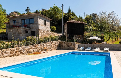 Castelo de Paiva House | Homerez - Nice house for 5 ppl. with shared pool, terrace and balcony at Fornos