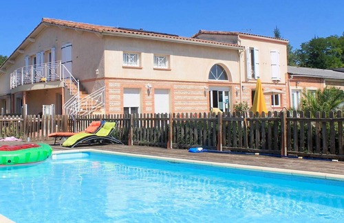 Latrape House | Homerez - Nice house for 5 ppl. with shared pool and terrace at Latrape