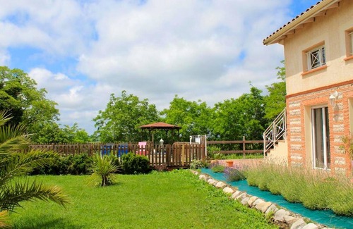 Latrape House | Homerez - Nice house for 5 ppl. with shared pool and terrace at Latrape