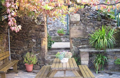 Canadelo House | Homerez - Nice house for 3 ppl. with terrace at Amarante