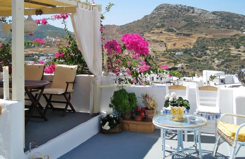 Skiros House | Homerez - Nice house with terrace and mountain view