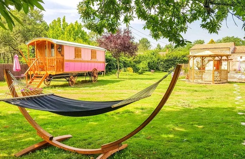 Bussac-Foret House | Homerez - Nice property for 2 ppl. with shared pool and garden at Bussac-Forêt
