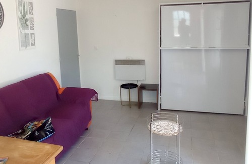 Bergerac Apartment | Homerez - Nice studio for 2 ppl. with terrace at Bergerac
