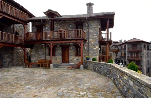 Boltana House | Homerez - Romantic retreat with jacuzzi in Boltaña