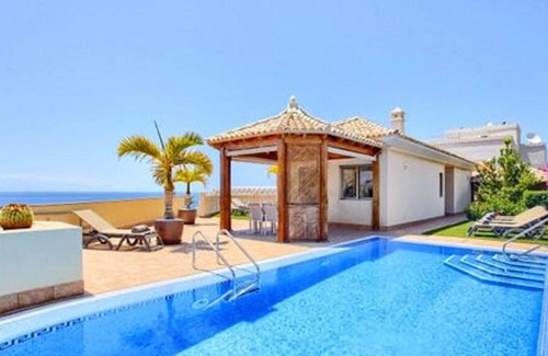 Santiago del Teide Ski Chalet | Homerez - Spacious chalet 1 km away from the beach for 8 ppl. with swimming-pool