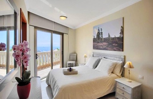 Santiago del Teide Ski Chalet | Homerez - Spacious chalet 1 km away from the beach for 8 ppl. with swimming-pool