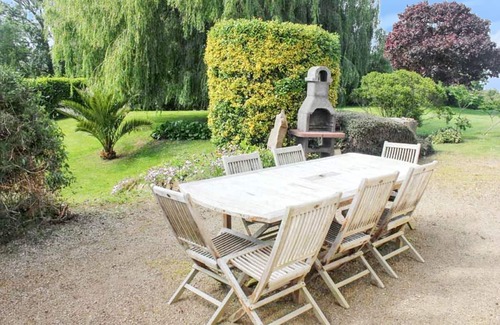 Trevou-Treguignec Apartment | Homerez - Spacious Apartment in Trévou, 100m², Sea View.