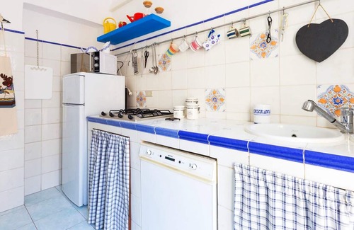 Taranto Apartment | Homerez - Spacious apartement for 6 ppl. with jacuzzi and balcony at Taranto
