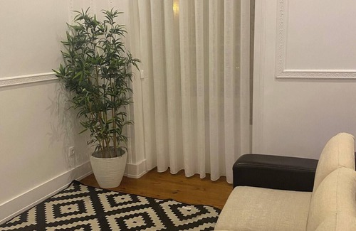 Penha de Franca Apartment | Homerez - Spacious apartment in Lisboa - 175 m² - Private Balcony