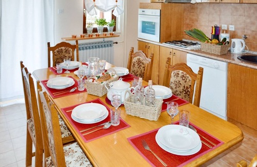 Klis Apartment | Homerez - Spacious apartment in Klis, balcony and views