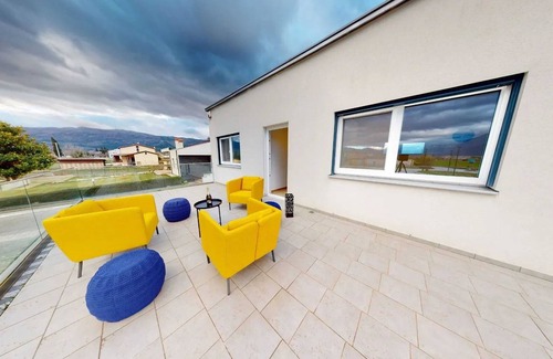 Corfinio House | Homerez - Spacious family home in Corfinio with mountain view