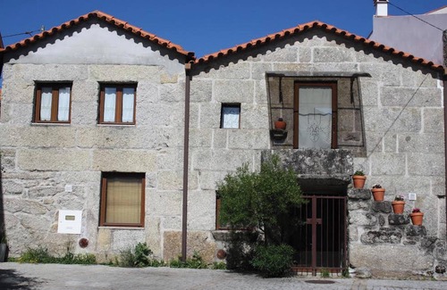 Viseu House | Homerez - Spacious Family House in Nogueira with Garden