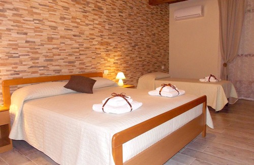 Frascineto House | Homerez - Spacious house for 8 ppl. with balcony at Frascineto