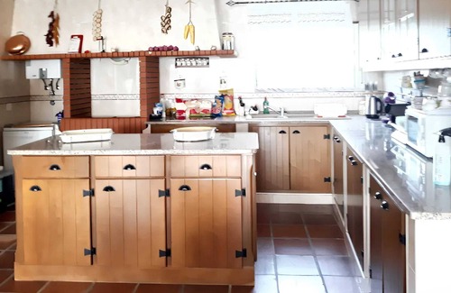Mafra House | Homerez - Spacious House in Encarnação with Garden & Terrace